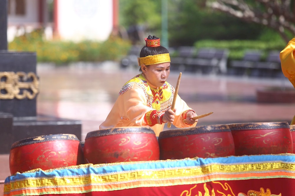 Biểu diễn trống trận Tây Sơn là một điểm nhấn đặc sắc của Hầm Hô